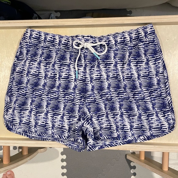 Vineyard Vines Blue and White Performance Shorts - Picture 1 of 6